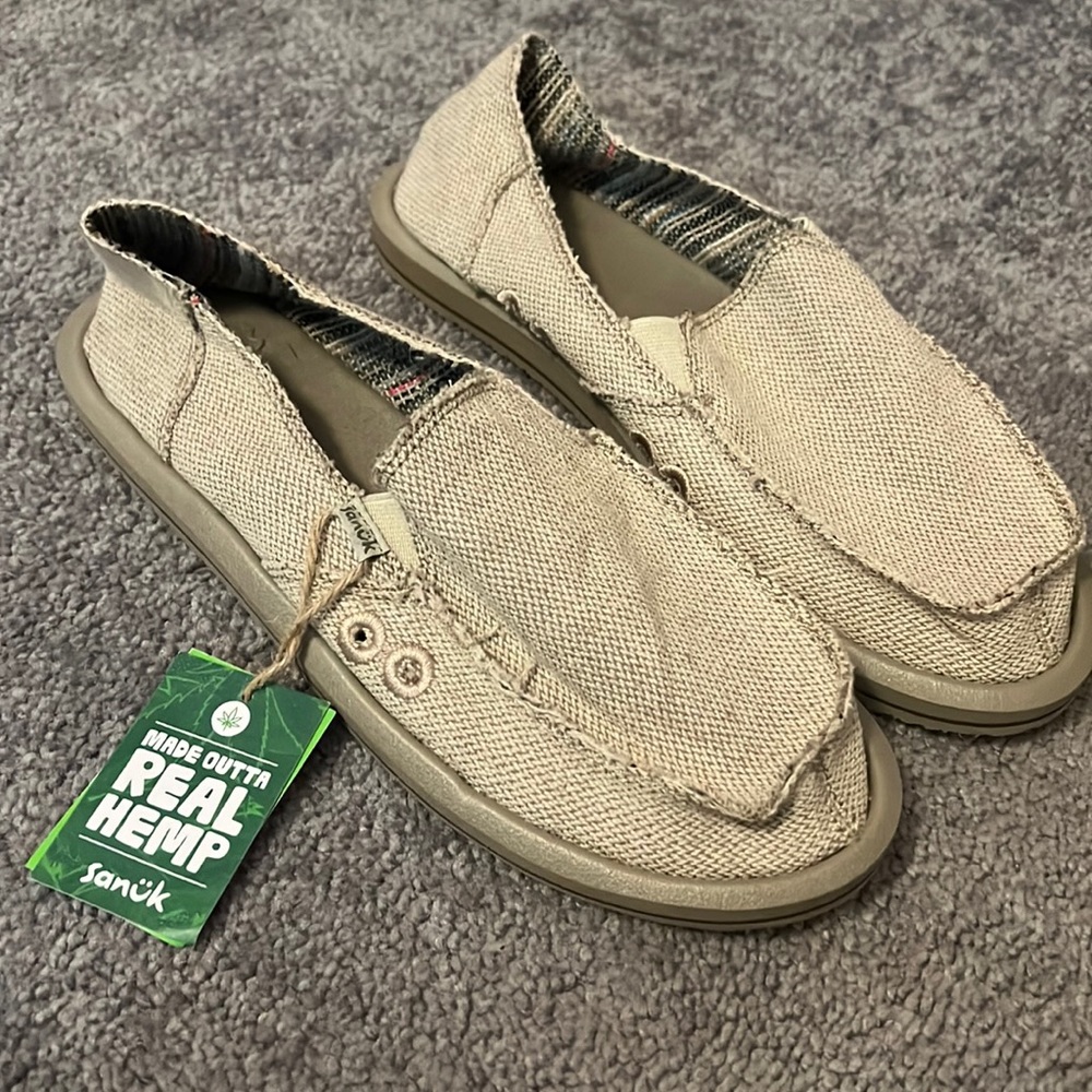 Brand new Sanuk